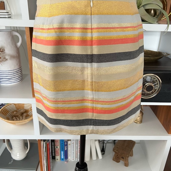 Coral, Gold, Black and White multicoloured skirt in size 4 - Picture 4 of 6